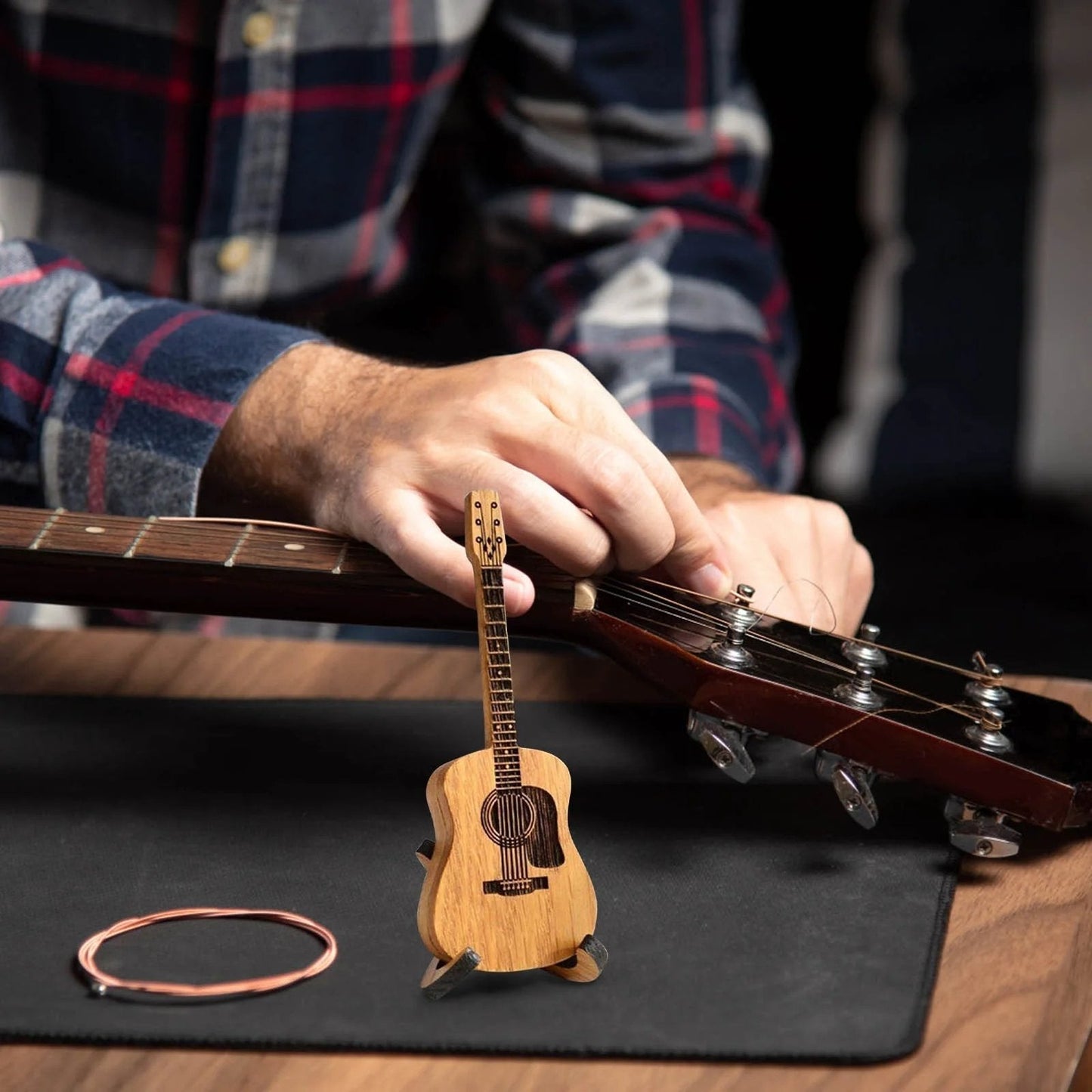 🔥Mini Cute Edition Wooden Guitar Plectrum Case