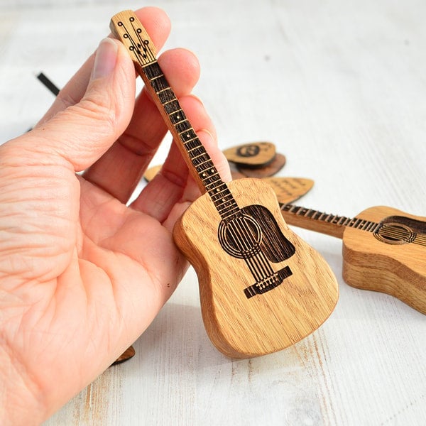 🔥Mini Cute Edition Wooden Guitar Plectrum Case