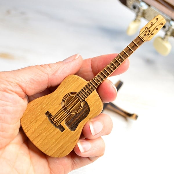 🔥Mini Cute Edition Wooden Guitar Plectrum Case