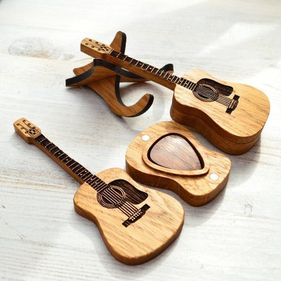 🔥Mini Cute Edition Wooden Guitar Plectrum Case