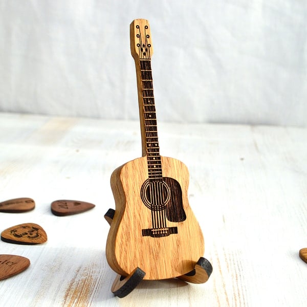 🔥Mini Cute Edition Wooden Guitar Plectrum Case