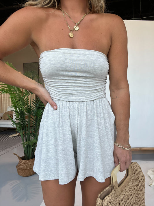 💥Owronline✨New Strapless Side Ruching Flowy Romper